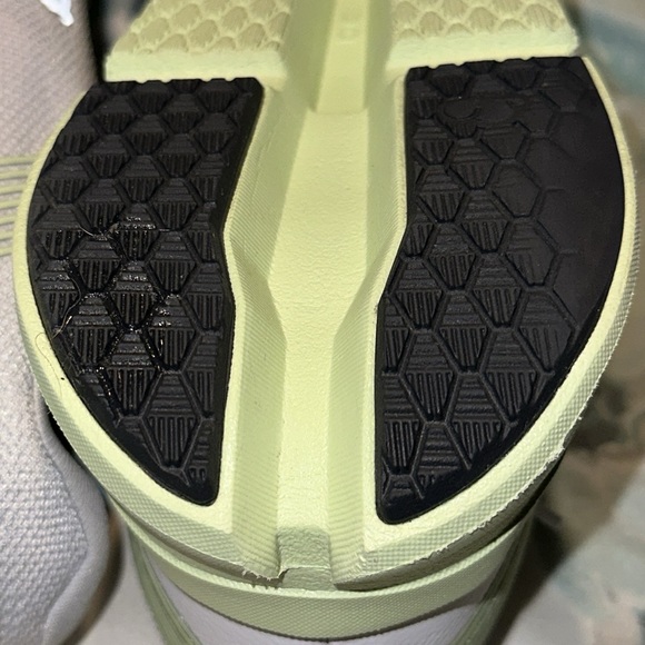 On Cloudgo Women’s Running Shoes Size 11 Like New - Picture 9 of 16